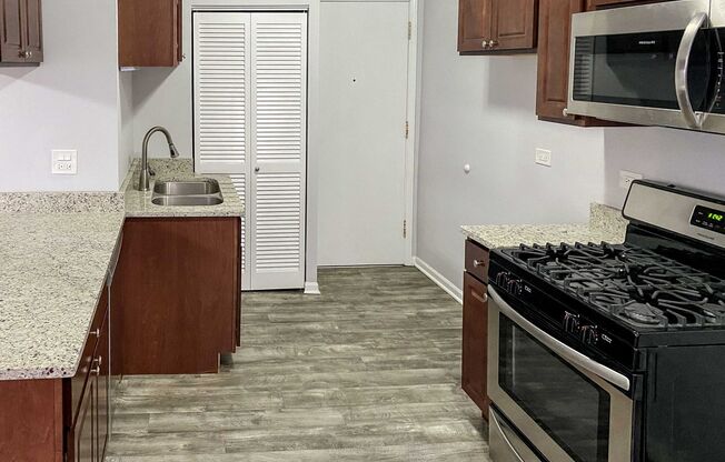 1 bed, 1 bath, 664 sqft, $2,135, Unit 3708-207