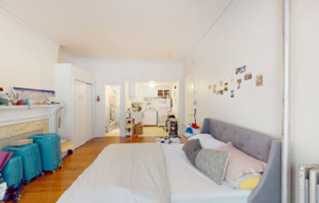 Nice, Sunny and Updated Brookline Studio on Beacon St in the 1000 block of Beacon St. Heat Inc, NO FEE