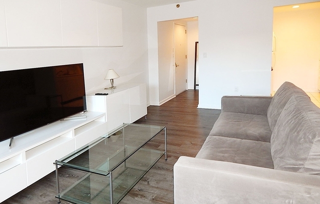1 bed, 1 bath, 759 sqft, $3,300, Unit 317