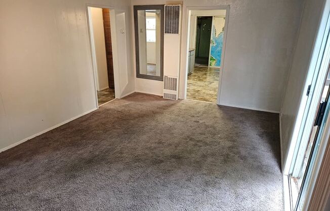 2 bedroom with fully fenced yard in bremerton, close to everything