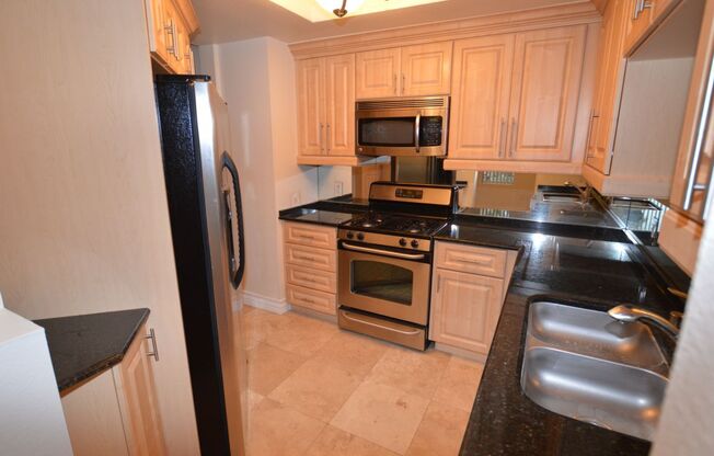 Meridian-Unfurnished 1Bdr/1Bath Luxury Condo. (Freshly Painted)