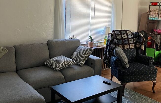 2 beds, 1 bath, $1,500, Unit 2C