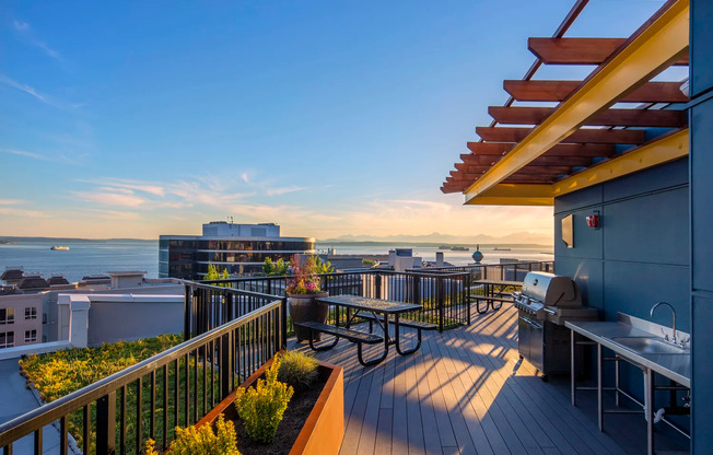 Minnie Flats | 101 Denny Way, Seattle, WA 98109