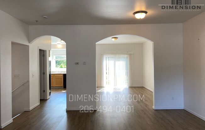 Heart of Renton! Amazing 4 bed, 3.5 bath Renton townhome in a desirable location! Easy self showings!