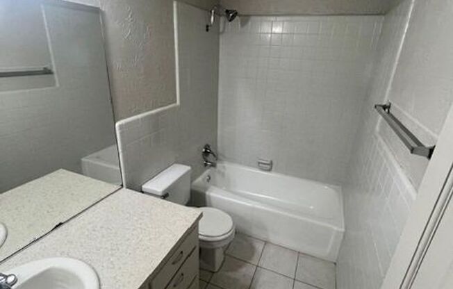 2 beds, 1 bath, $800