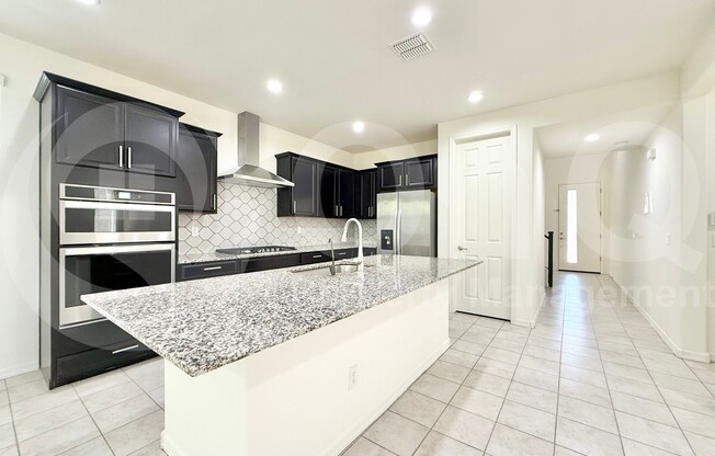 735 W DERRINGER WAY