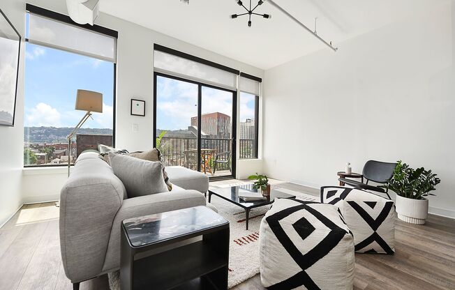 2 beds, 1 bath, 865 sqft, $2,350, Unit Unit 612