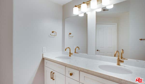 2 beds, 3 baths, 1,146 sqft, $4,358, Unit 1-316