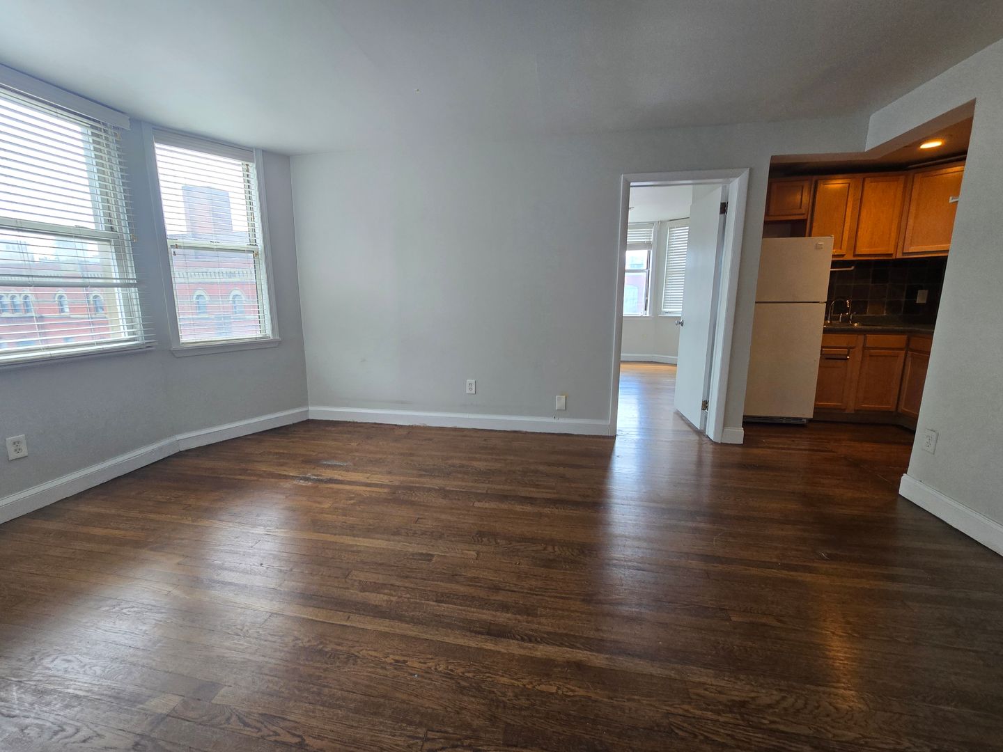 Bright 2 bed 1 bath in the heart of Rittenhouse