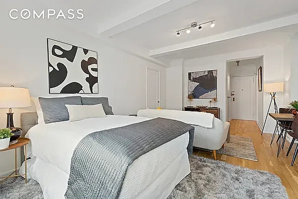 405 W 23 ST