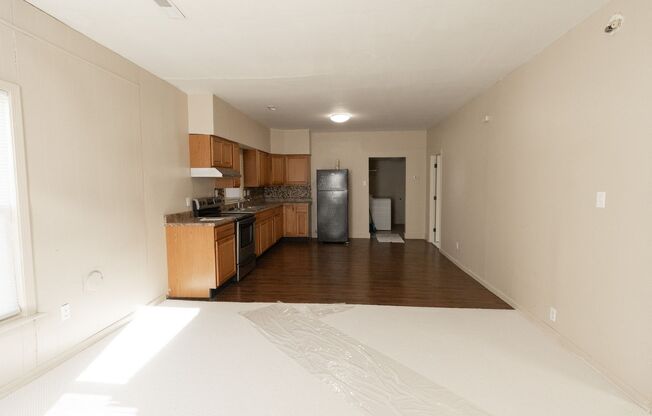 2 beds, 1 bath, $1,200