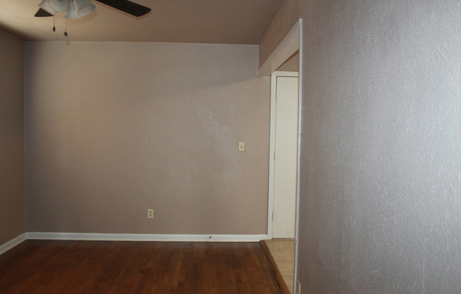 2 beds, 1 bath, $825