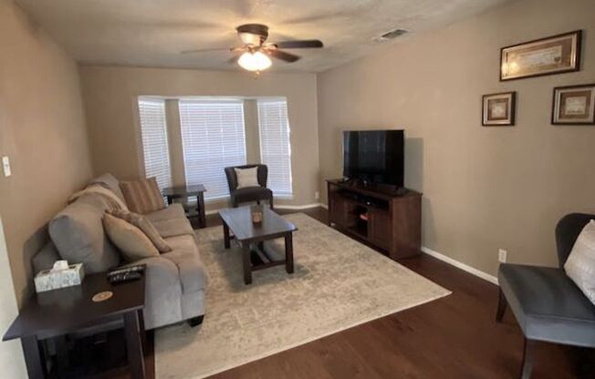 Beautiful 1 story - Great Central Location