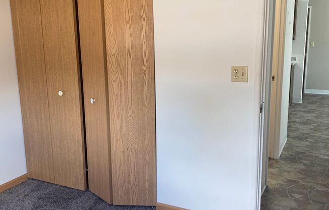 2 beds, 1 bath, $800, Unit 18