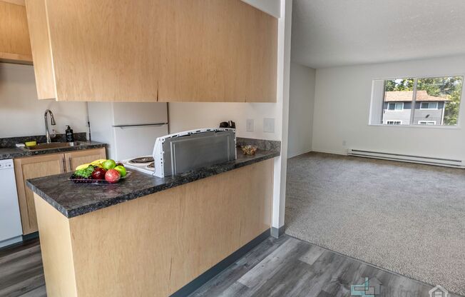 2 beds, 1 bath, 730 sqft, $1,600, Unit 79