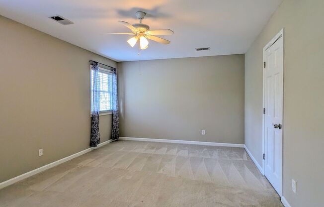 4 beds, 2.5 baths, $3,400