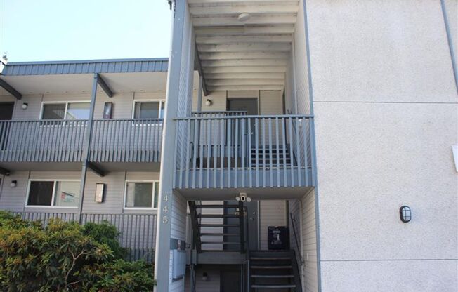 Burien Crest Apartments- 1- & 2-Bedroom Apartment Homes!