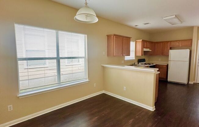 3 beds, 2 baths, $1,695, Unit A