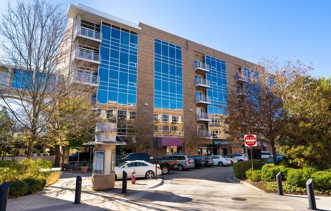 Light filled 1 bed/ 1 bath condo with balcony minutes to downtown Chapel Hill