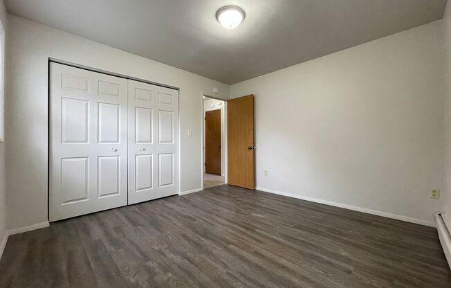 2 beds, 1 bath, $1,195, Unit B