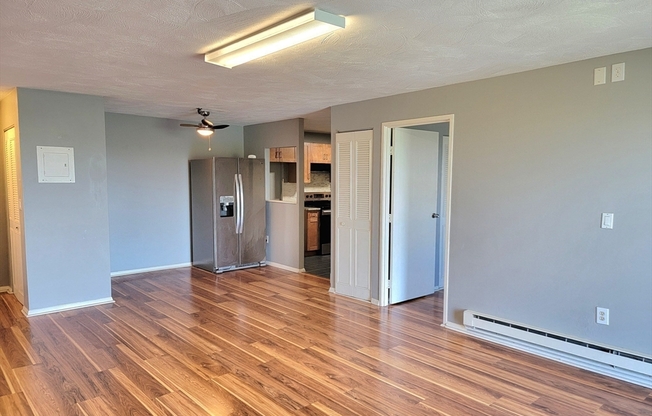 2 beds, 1 bath, 1,093 sqft, $2,400, Unit 1011