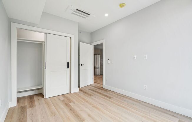 2 beds, 1 bath, $2,550, Unit 205