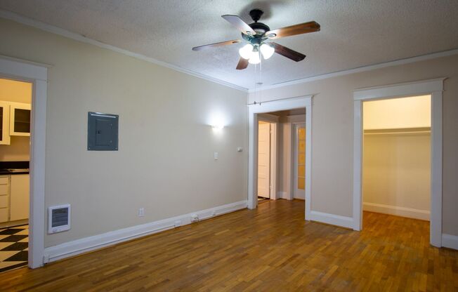 Sweet & Spacious SE Studio Close to Everything!