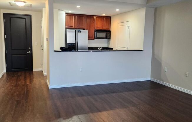 1 bed, 1 bath, $2,100, Unit # 10