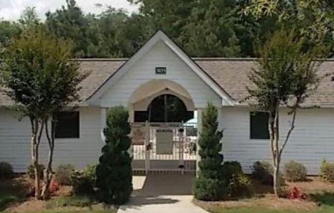 Charming 2-Bedroom Townhome in Prime Location – Minutes from I-485, Ballantyne & Blakeney!