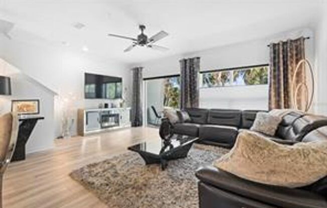3 Bedroom / 2.5 Bath Townhome in Sanford Available 6/1/25!