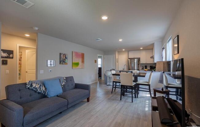 5630 WILLOW BREEZE