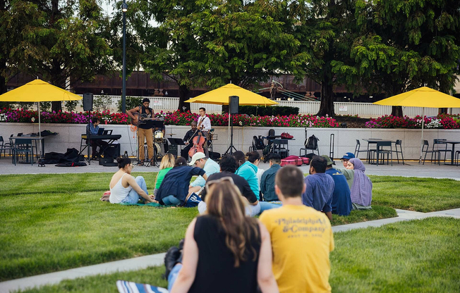 Sunset-Parks-Music-_-Artsi-_-9-02-22-_-Drexel-Square-_Philadelphia-_-Contigo-Photos-Films-7704