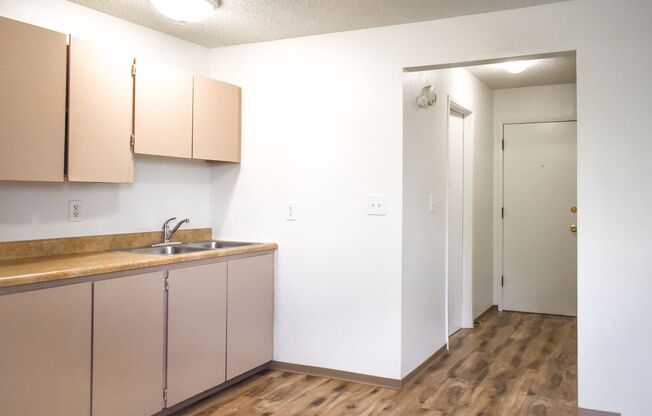 Studio, 1 bath, 474 sqft, $945, Unit 27