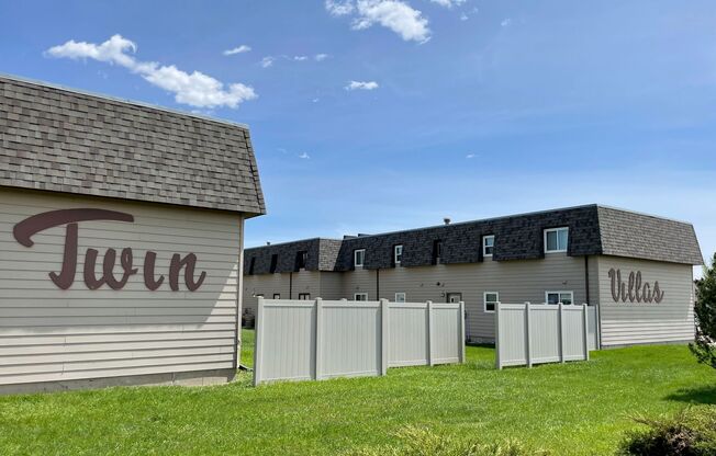 Twin Villas - Great SE Location! Pet Friendly, Free WiFi! Heat Paid!