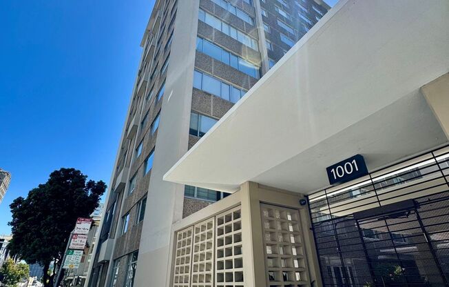 Stylish City Living for the Modern Professional -Nob Hill 1BD with Private Terrace