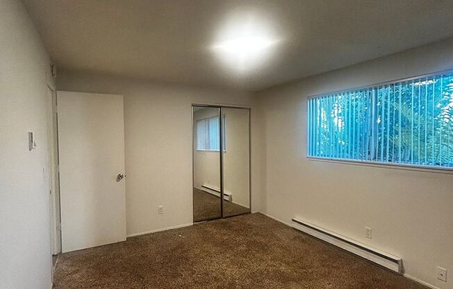 2 beds, 1 bath, 900 sqft, $1,595, Unit D