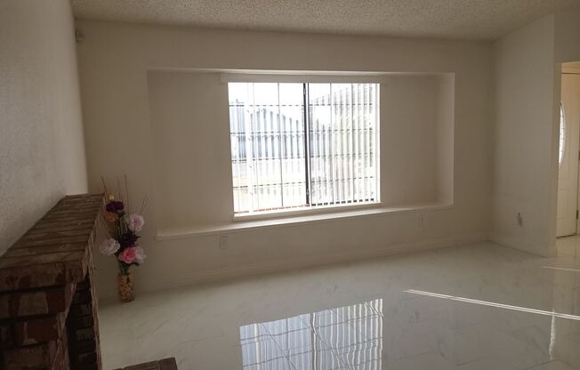 Stylish, Secure, and Pet-Friendly 3-Bedroom Home in South Bakersfield