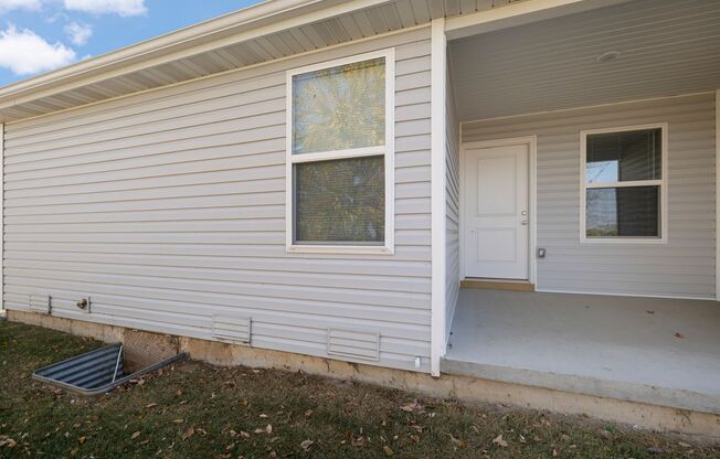 Newly built 3 bedroom duplex- Aurora, MO