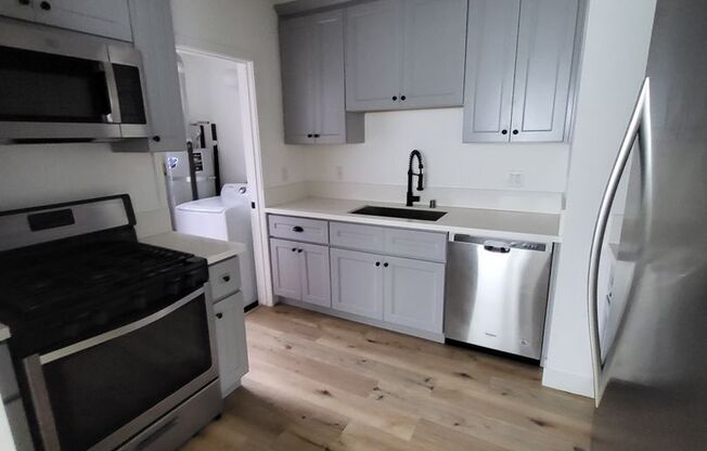 2 beds, 1 bath, $3,095