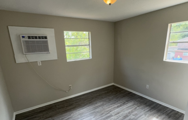 3 beds, 1 bath, $1,350