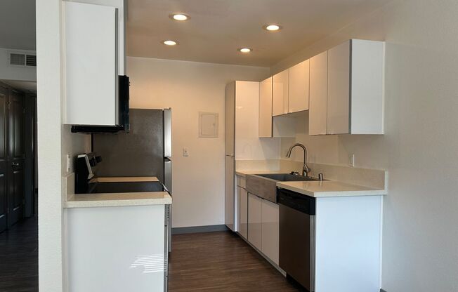 1 bed, 1 bath, 750 sqft, $2,475, Unit C086
