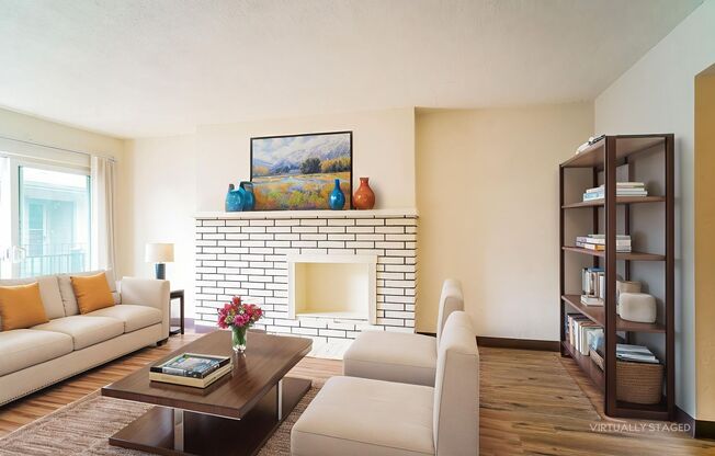 2 beds, 1 bath, 800 sqft, $1,175, Unit 819