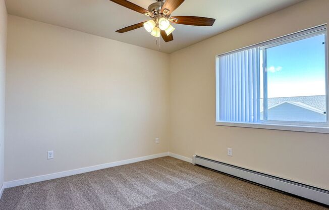 3 beds, 2 baths, 1,186 sqft, $1,595, Unit AT 715-50