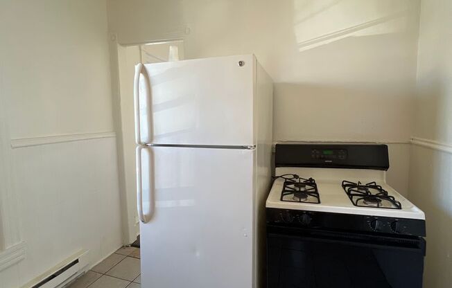 2 beds, 1 bath, $1,195, Unit Unit 2