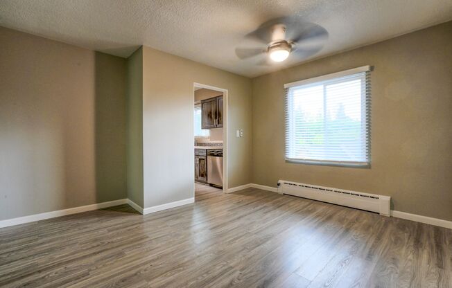 2 beds, 1 bath, 910 sqft, $1,925, Unit 16
