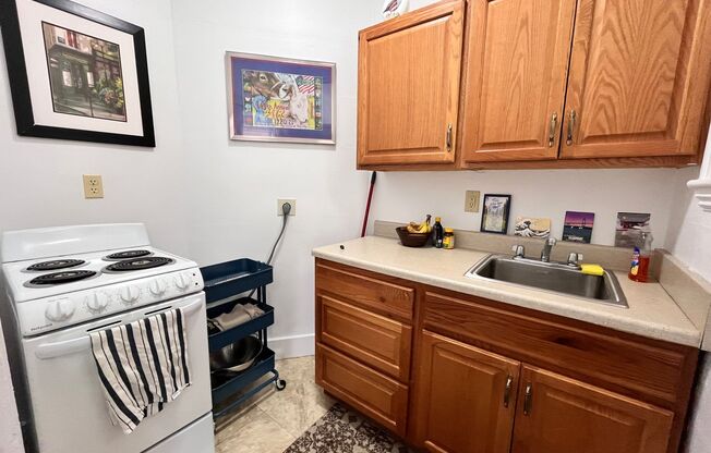 Studio, 1 bath, 475 sqft, $2,500, Unit 44