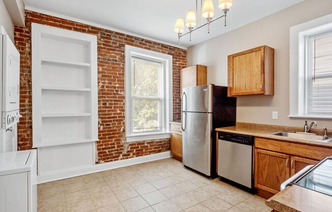 1 bed, 1 bath, $995, Unit 4110A - 445