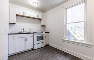 2 beds, 1 bath, $1,300, Unit Apt 2 (Front)