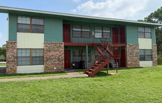 2 Bedroom 1 Bathroom Unit in Quiet Fourplex!