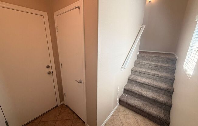 End Unit 2 bed/2.5 bath Town Home Ready 4 Move In!